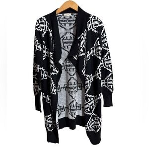 Timing Women’s Size Medium Black and White Geometric Patterned Women's Sweater